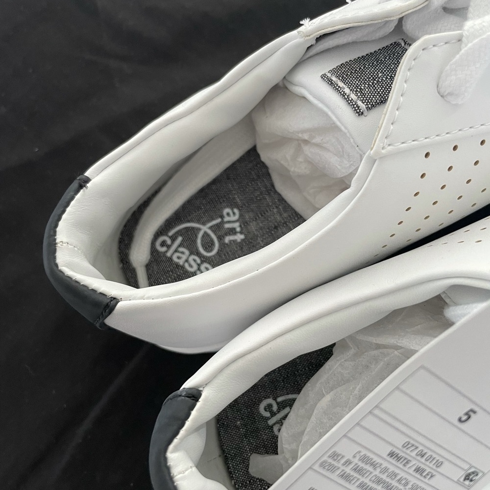 COPY - White tennis shoes - Picture 5 of 10